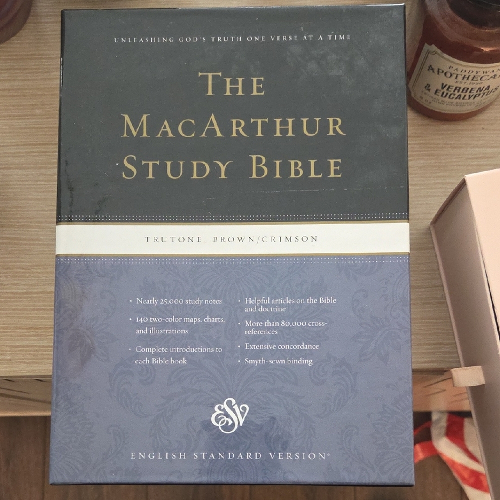 The MacArthur Study Bible - Brown and Crimson